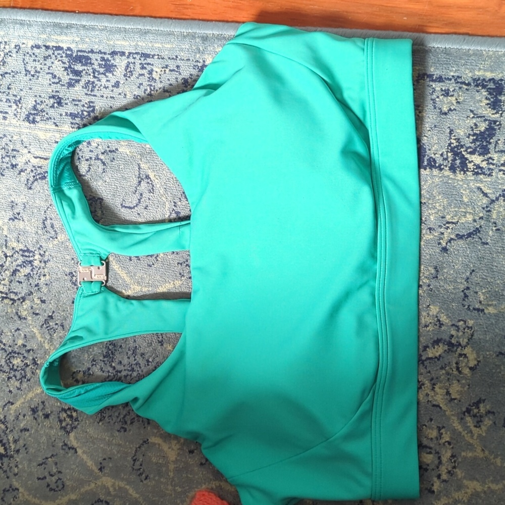 Athleta ultimate ease bra Size M DD